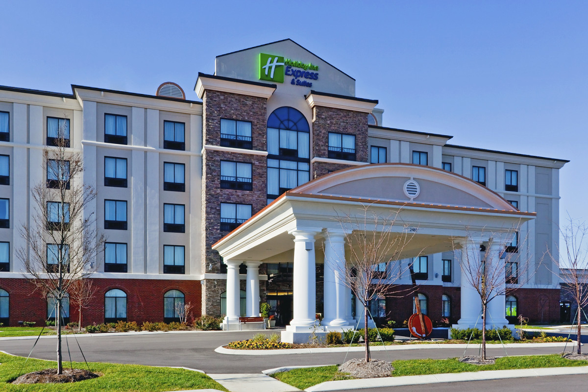 Holiday Inn Express & Suites Opryland